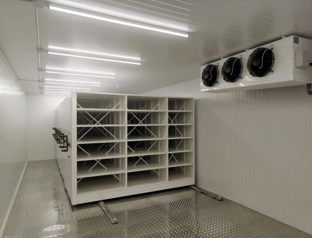 мобильные стеллажи в холодильное помещение